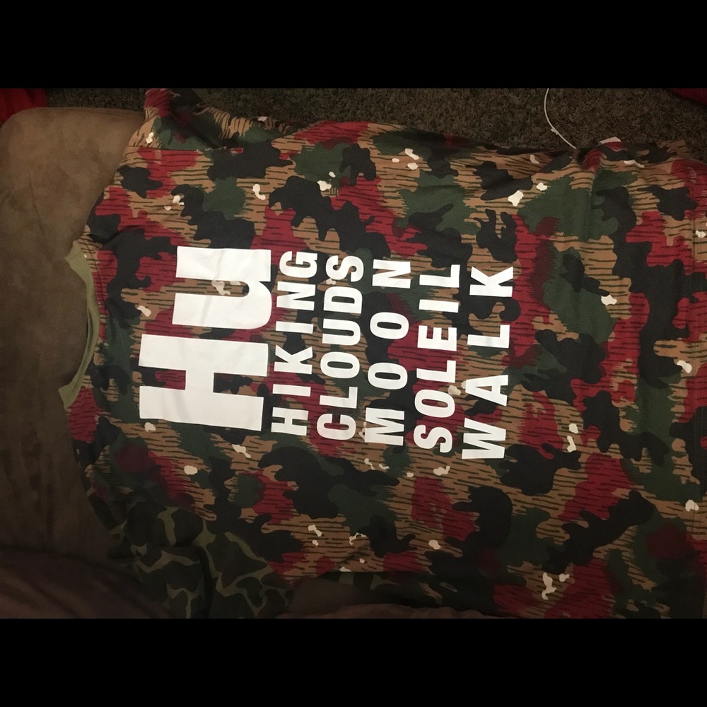 CLOTHES - Picture 4 of 8